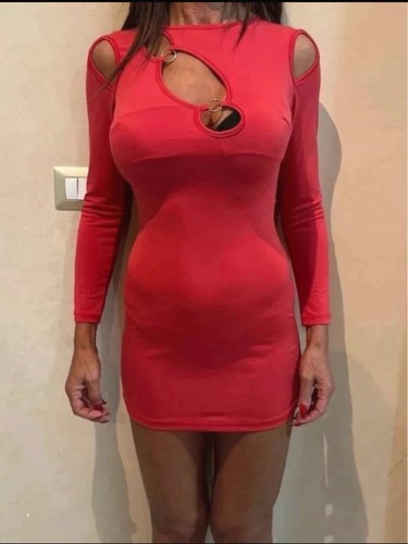 Vestito rosso con scollatura